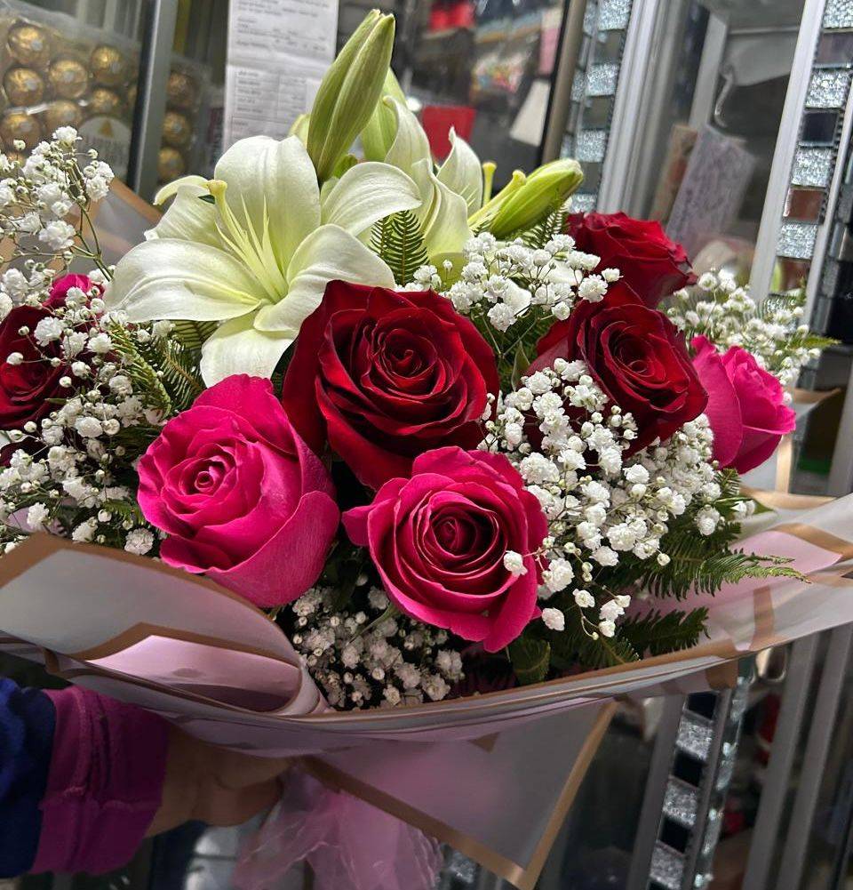 Dátele de Rosas y Lirio